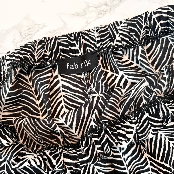 Fab’rik | Black & White Loose Flowy Shorts - Picture 5 of 10